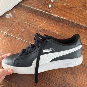 Classic Black Pumas